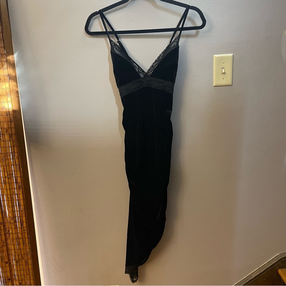 NWT Forever 21 Black Velvet bodycon Slip Dress with Lace Trim